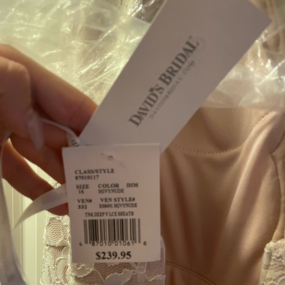 Lace Wedding Dress -Never Worn - Picture 3 of 3